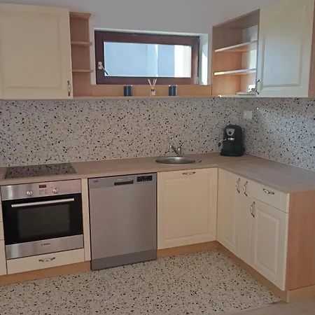 House Daniela Apartman *